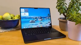 Apple MackBook Pro M5 1TB  24GB